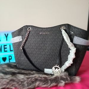‼️SOLD‼️MK JET SET TRAVEL CHAIN TOTEBAG